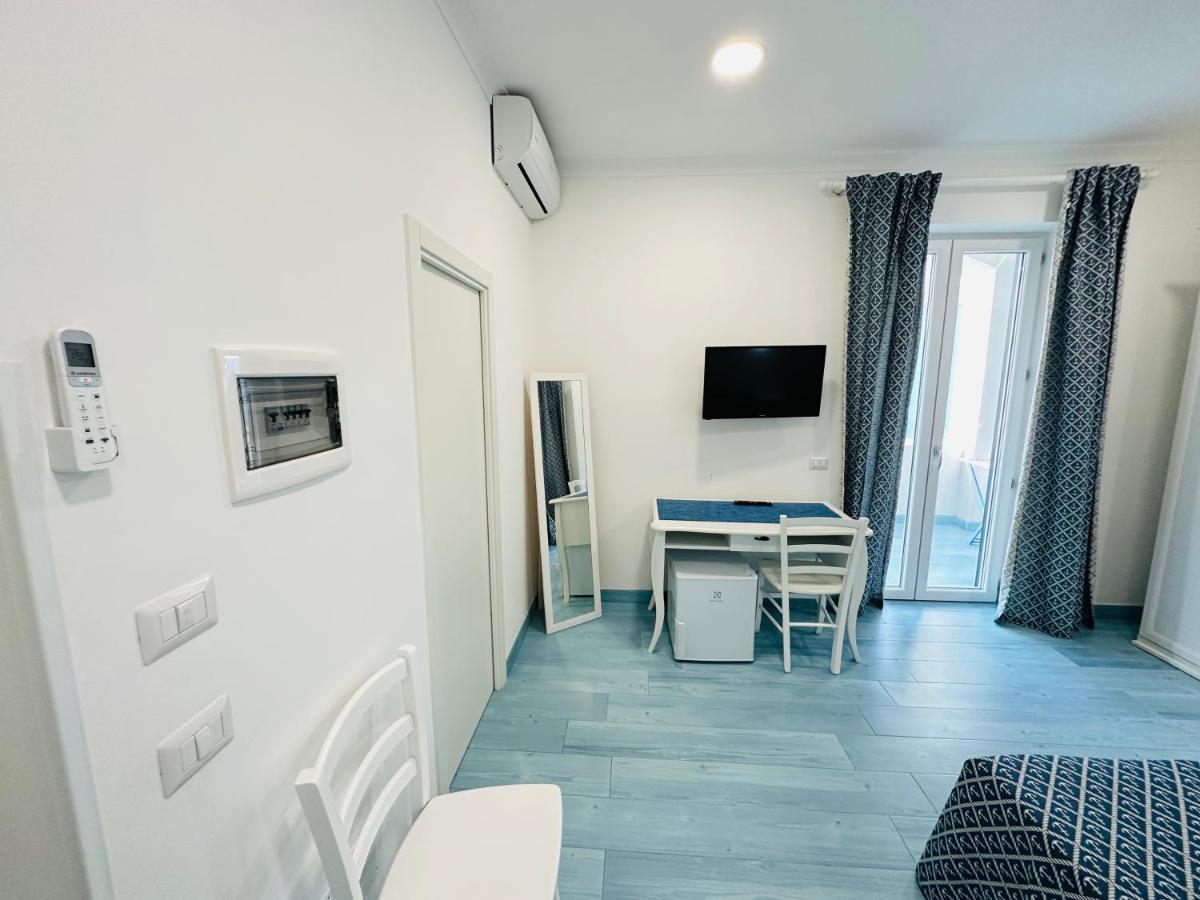 Sky Ponza - Immobilevante ภายนอก รูปภาพ