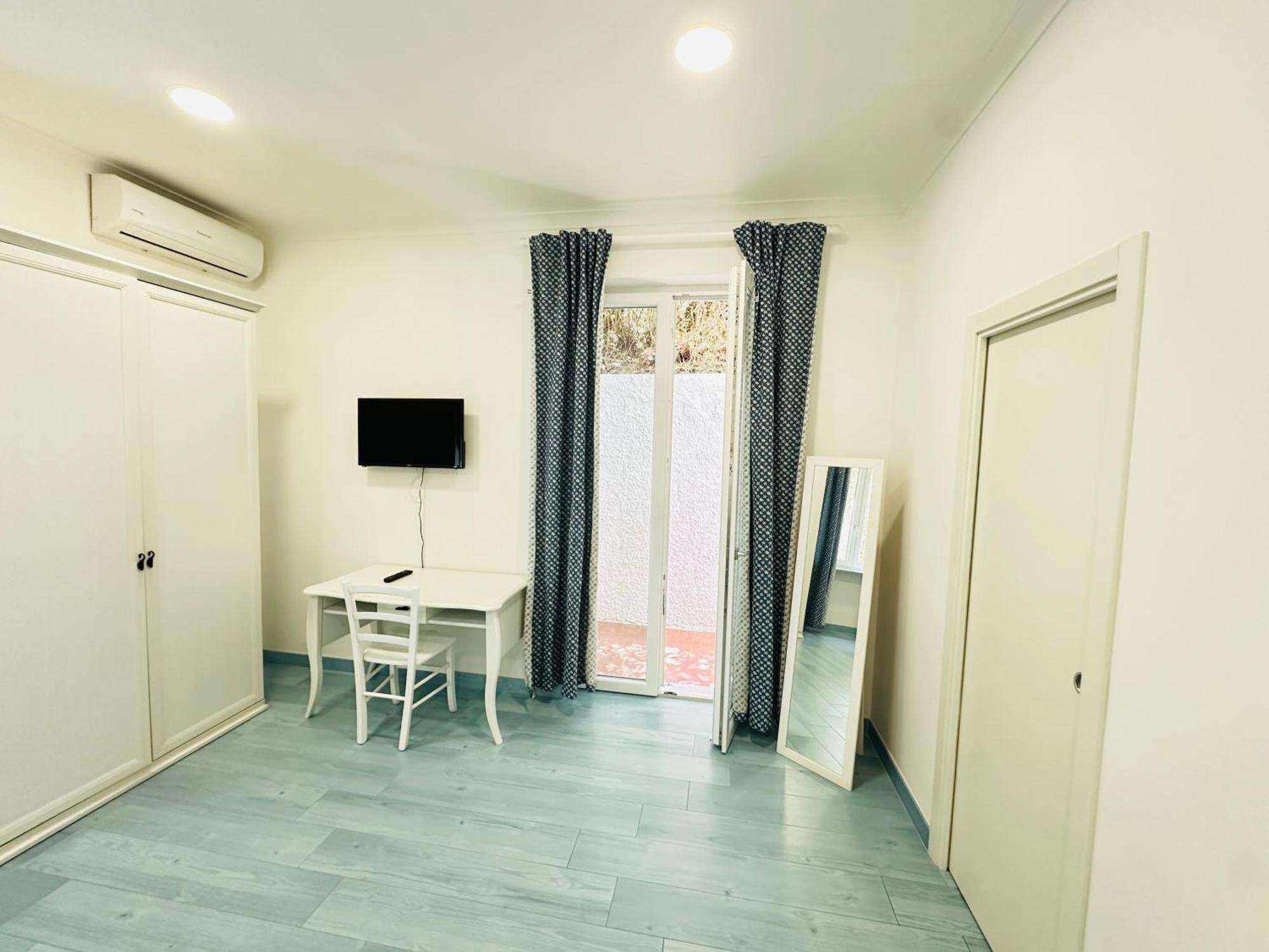 Sky Ponza - Immobilevante ภายนอก รูปภาพ