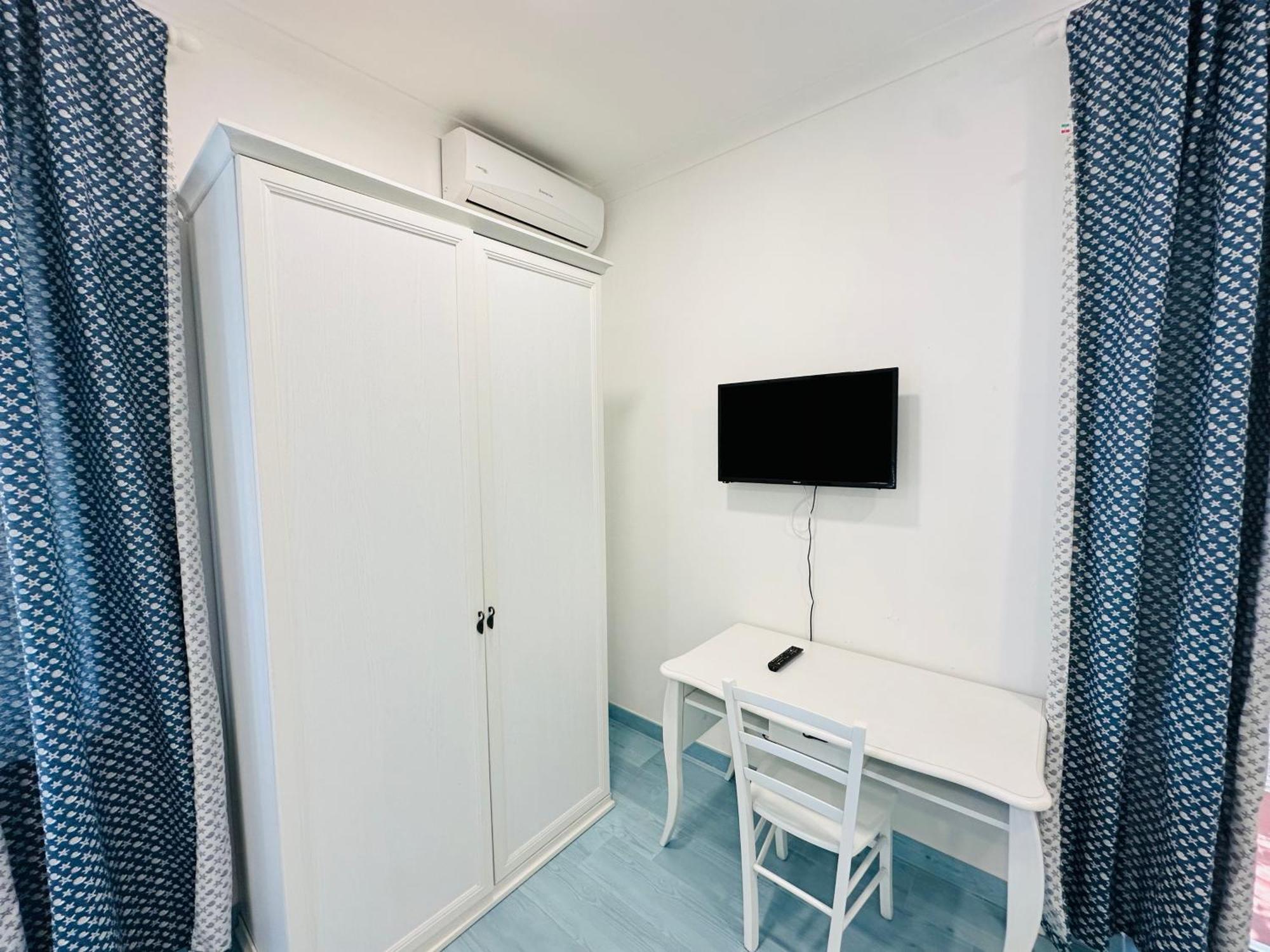 Sky Ponza - Immobilevante ภายนอก รูปภาพ