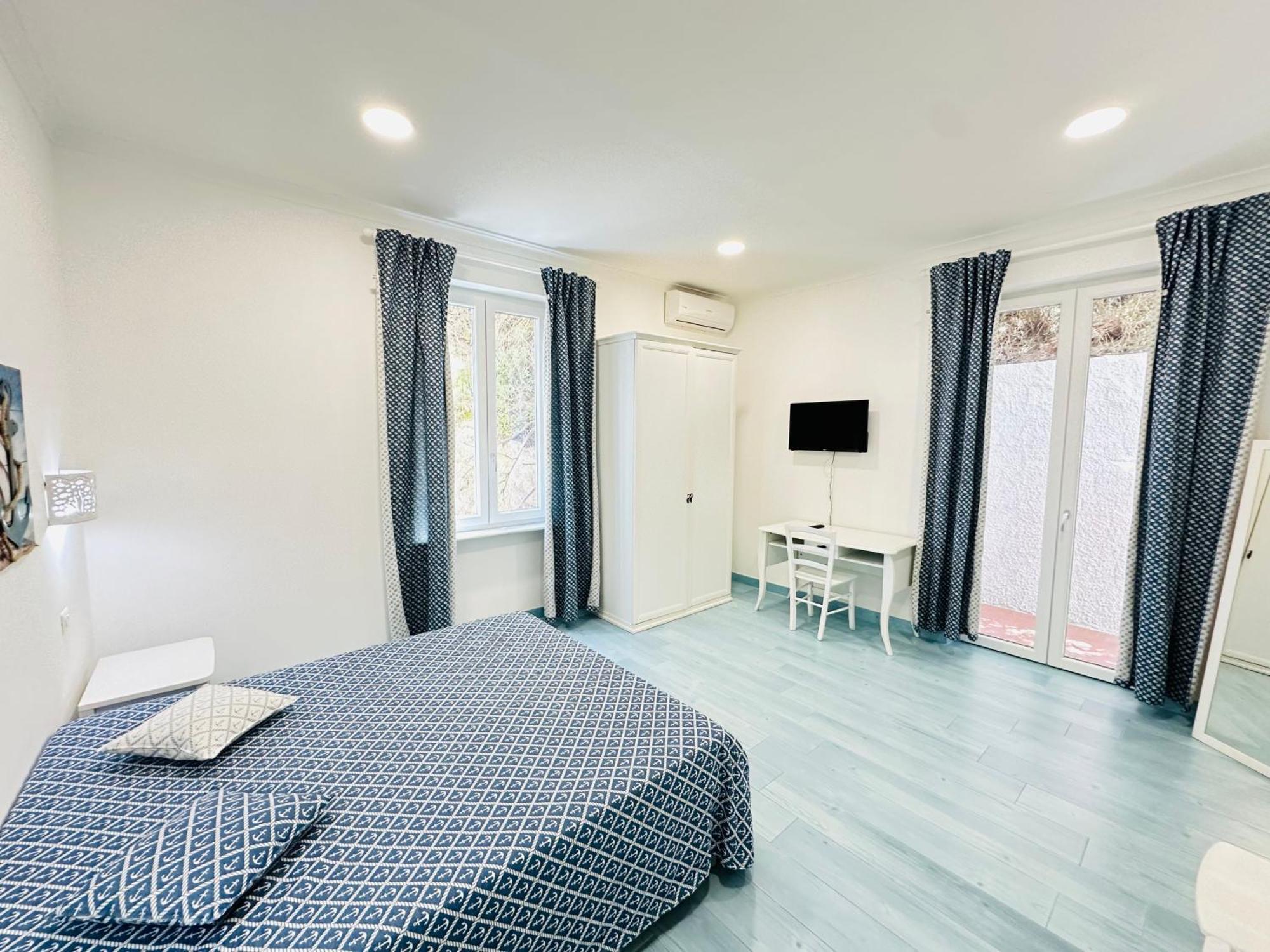 Sky Ponza - Immobilevante ภายนอก รูปภาพ